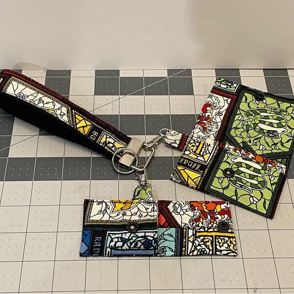 Harry Potter ID/CC holder with lip balm holder & wrist lanyard keyring - Picture 3 of 7